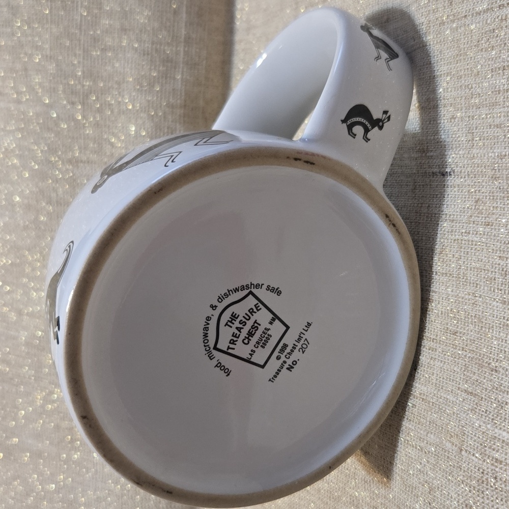 The Treasue Chest Rabbit Mug - Picture 4 of 4